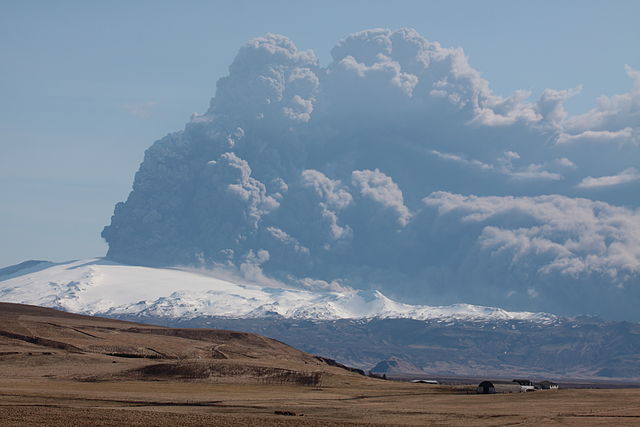 Eyjafjallajokull volcano plume 2010 04 17